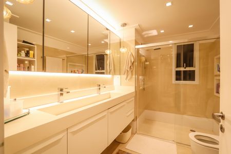 Apartamento à venda com 248m², 4 quartos e 4 vagasBanheiro da Suite Master