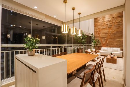 Apartamento à venda com 248m², 4 quartos e 4 vagasVaranda da Sala
