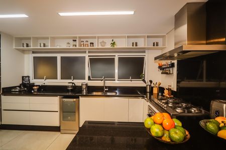 Apartamento à venda com 248m², 4 quartos e 4 vagasCozinha