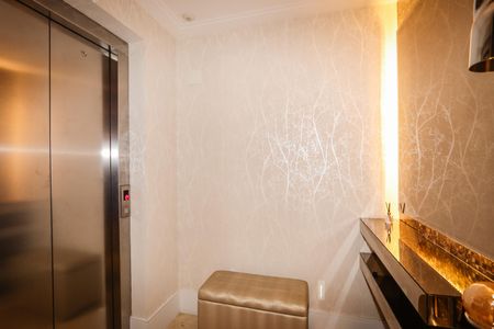 Apartamento à venda com 248m², 4 quartos e 4 vagasHall Social