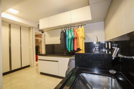Apartamento à venda com 248m², 4 quartos e 4 vagasArea de Servciço