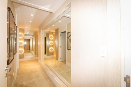 Apartamento à venda com 248m², 4 quartos e 4 vagasCorredor