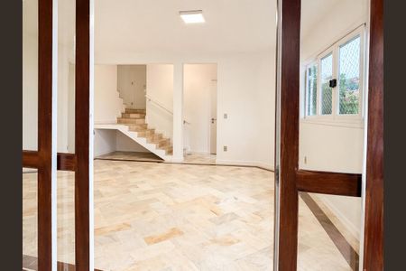 Casa para alugar com 230m², 4 quartos e 2 vagasSala