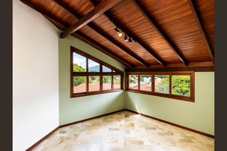 Casa para alugar com 230m², 4 quartos e 2 vagasQuarto