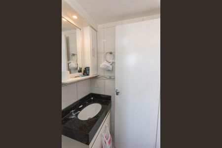 Banheiro da Suíte de apartamento para alugar com 3 quartos, 63m² em Vila Satúrnia, Campinas