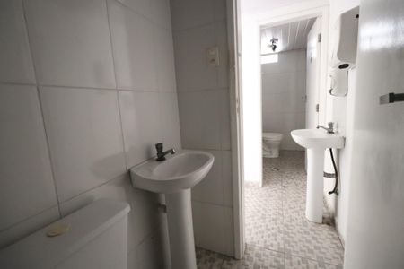 Casa à venda com 221m², 6 quartos e 1 vagaBanheiro de serviço 2