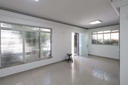 Casa à venda com 221m², 6 quartos e 1 vagaSala