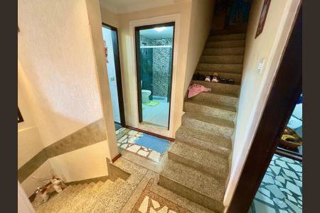 Casa para alugar com 153m², 3 quartos e sem vagaEscada