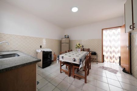 Casa à venda com 120m², 1 quarto e 2 vagasCozinha