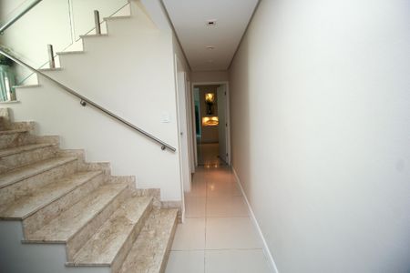 Escada de casa à venda com 3 quartos, 206m² em Jardim Bela Vista, Santo André