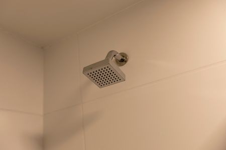 Banheiro da suíte de apartamento para alugar com 2 quartos, 57m² em Conceicao, Campinas