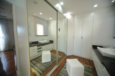 Apartamento à venda com 113m², 2 quartos e 3 vagasBanheiro/closet da suíte 