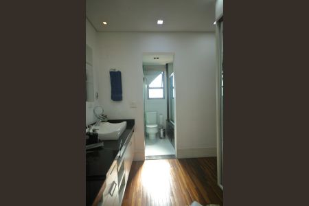 Apartamento à venda com 113m², 2 quartos e 3 vagasBanheiro/closet da suíte 