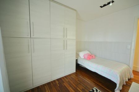 Apartamento à venda com 113m², 2 quartos e 3 vagasQuarto 2 