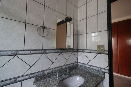 Casa para alugar com 90m², 2 quartos e 2 vagasBanheiro da Suíte