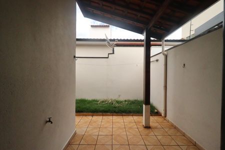 Casa para alugar com 90m², 2 quartos e 2 vagasQuintal Suíte
