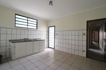 Casa para alugar com 90m², 2 quartos e 2 vagasCozinha