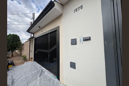 Casa para alugar com 90m², 2 quartos e 2 vagasFachada