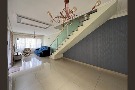 Sala de casa à venda com 3 quartos, 204m² em Jardim das Flores, Osasco