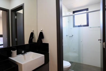Banheiro de kitnet/studio para alugar com 1 quarto, 40m² em Santa Efigênia, Belo Horizonte