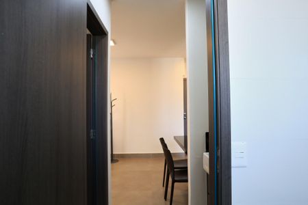 Banheiro de kitnet/studio para alugar com 1 quarto, 40m² em Santa Efigênia, Belo Horizonte