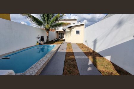 Casa para alugar com 142m², 2 quartos e 2 vagasÁrea externa