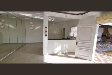 Casa para alugar com 142m², 2 quartos e 2 vagasCozinha