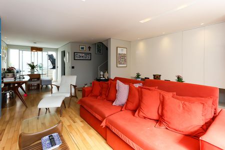 Sala  de casa de condomínio à venda com 4 quartos, 240m² em Vila Andrade, São Paulo