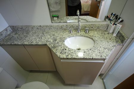 Apartamento à venda com 73m², 2 quartos e 2 vagasBanheiro da Suíte 