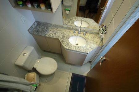 Apartamento à venda com 73m², 2 quartos e 2 vagasBanheiro da Suíte 