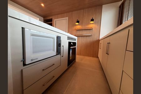 Apartamento para alugar com 134m², 1 quarto e 1 vaga