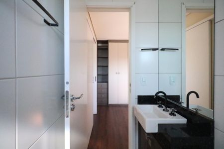 Apartamento à venda com 57m², 2 quartos e 2 vagas Apartamento à venda com 57m², 2 quartos e 2 vagasBanheiro da Suíte 1