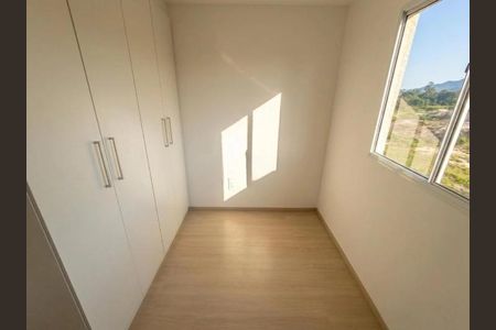 Caminho de entrada com armários e janela, com vista para a cidade e montanhas ao fundo. de apartamento à venda com 4 quartos, 57m² em Barra Olímpica, Rio de Janeiro