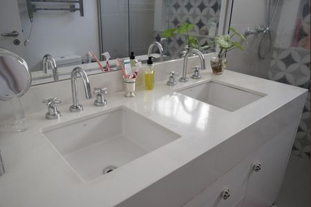 Apartamento para alugar com 116m², 2 quartos e 2 vagasBanheiro da Suíte