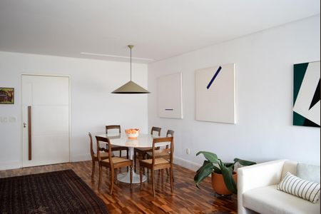 Apartamento para alugar com 116m², 2 quartos e 2 vagasSala