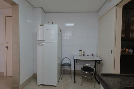 Cozinha de apartamento para alugar com 3 quartos, 110m² em Lourdes, Belo Horizonte
