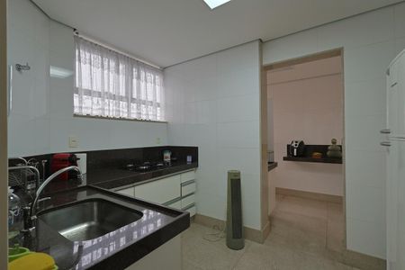 Cozinha de apartamento para alugar com 3 quartos, 110m² em Lourdes, Belo Horizonte