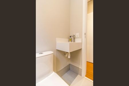 Casa de condomínio à venda com 465m², 4 quartos e 8 vagasBanheiro de serviço