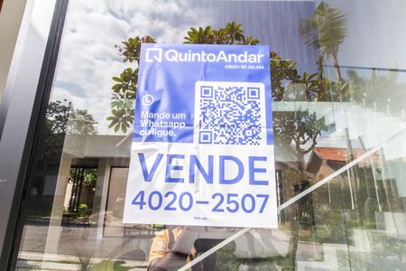 Casa de condomínio à venda com 465m², 4 quartos e 8 vagasVista da Rua