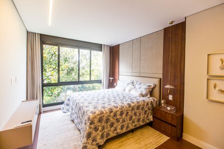 Casa de condomínio à venda com 465m², 4 quartos e 8 vagasSuíte master