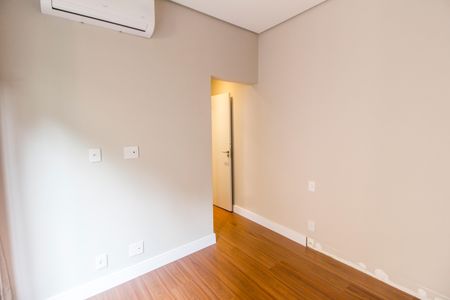 Casa de condomínio à venda com 465m², 4 quartos e 8 vagasQuarto de Serviço