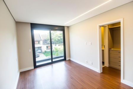 Casa de condomínio à venda com 465m², 4 quartos e 8 vagasSuíte 2