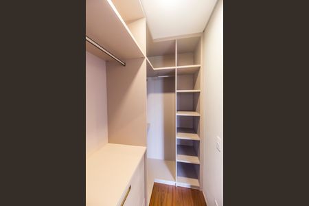 Casa de condomínio à venda com 465m², 4 quartos e 8 vagasCloset da suíte