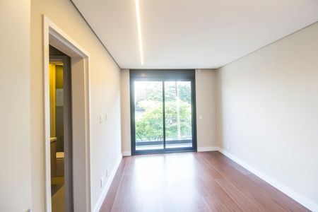 Casa de condomínio à venda com 465m², 4 quartos e 8 vagasSuíte 3