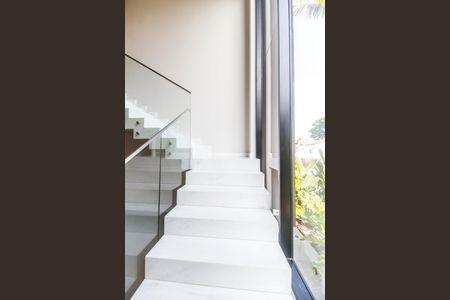 Casa de condomínio à venda com 465m², 4 quartos e 8 vagasEscada