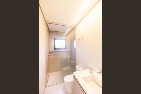 Casa de condomínio à venda com 465m², 4 quartos e 8 vagasBanheiro da Suíte