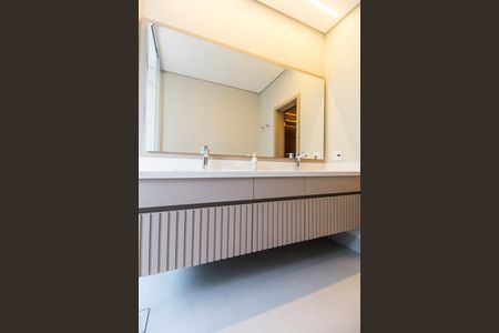 Casa de condomínio à venda com 465m², 4 quartos e 8 vagasBanheiro da Suíte