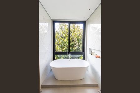 Casa de condomínio à venda com 465m², 4 quartos e 8 vagasBanheiro da Suíte