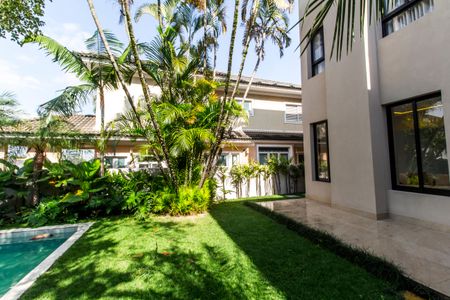Casa de condomínio à venda com 465m², 4 quartos e 8 vagasQuintal