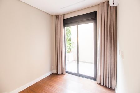 Casa de condomínio à venda com 465m², 4 quartos e 8 vagasQuarto de Serviço